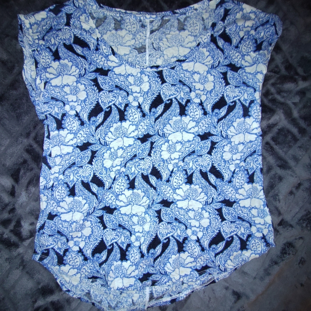 LOFT Blue and White Floral Short Sleeve Top
